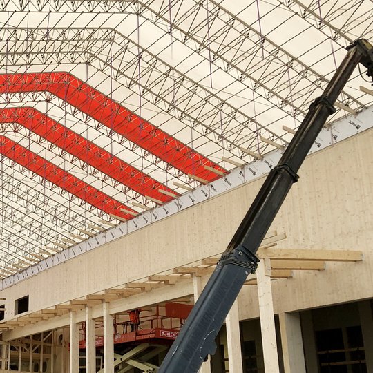 I Kuortane ryms också lyftkranen under väderskyddet