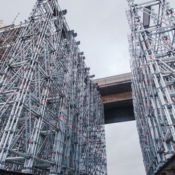 Att använda stålställningar är betydligt effektivare särskilt vid hög stödhöjd.